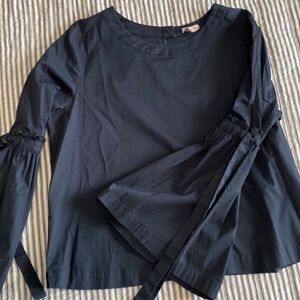 Black cotton flair’s d blouse with cut-out sleeves